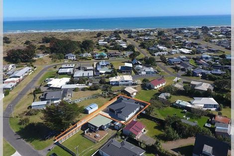Photo of property in 3a Chrystall Street, Foxton Beach, Foxton, 4815