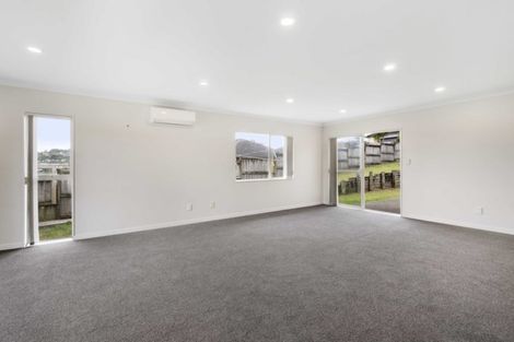 Photo of property in 4 Guinness Place, Massey, Auckland, 0614
