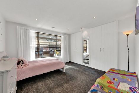 Photo of property in 14 Creese Place, Redwood, Christchurch, 8051