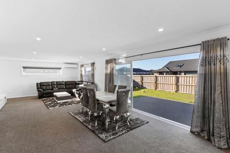Photo of property in 8 Clonbunny Close, Rolleston, 7614