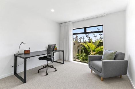 Photo of property in 9 Bayly Road, Moturoa, New Plymouth, 4310