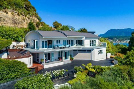 Photo of property in 2 Marina View, Waikawa, Picton, 7281