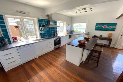 Photo of property in 336 The Esplanade, Island Bay, Wellington, 6023