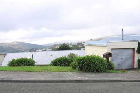 Photo of property in 10 Rice Crescent, Newlands, Wellington, 6037