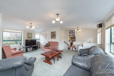 Photo of property in 46 Dowling Grove, Silverstream, Upper Hutt, 5019