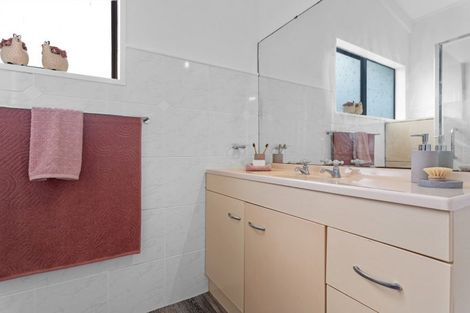 Photo of property in 1 Edgewater Grove, Whakatane, 3120