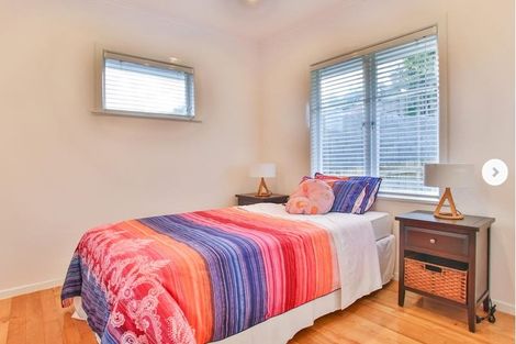 Photo of property in 16 Limmer Place, Browns Bay, Auckland, 0632