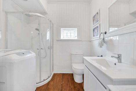 Photo of property in 43 Colombo Road, Waiuku, 2123