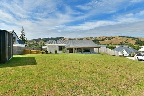 Photo of property in 16 Rauta Way, Helensville, 0800