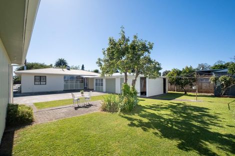 Photo of property in 6 Memorial Park Avenue, Haumoana, 4102