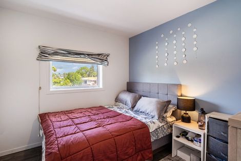 Photo of property in 52 Ayton Drive, Totara Vale, Auckland, 0629