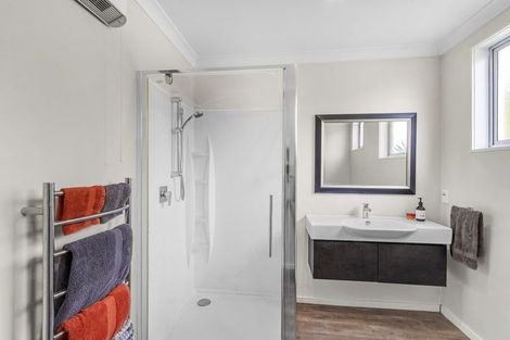 Photo of property in 310 Memorial Avenue, Burnside, Christchurch, 8053