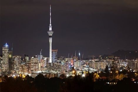 Photo of property in 100 Lake Road, Northcote, Auckland, 0627