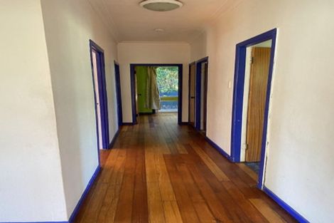 Photo of property in 27 Edmonton Road, Henderson, Auckland, 0612