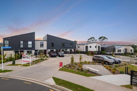Photo of property in 1/5 Parapara Place, Albany, Auckland, 0632