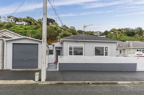 Photo of property in 22 Ferry Street, Seatoun, Wellington, 6022