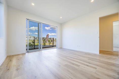 Photo of property in 2 Kartolina Crescent, Kumeu, 0810