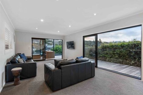 Photo of property in 595/93 Beach Road, Castor Bay, Auckland, 0620