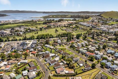 Photo of property in 48 Convair Crescent, Mangere, Auckland, 2022