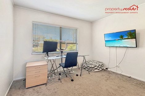 Photo of property in 2/33 Montgomery Avenue, Rothesay Bay, Auckland, 0630