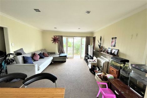 Photo of property in 3 Mackenzie Street, Te Atatu South, Auckland, 0610