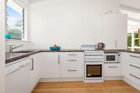 Photo of property in 11 Tiroroa Avenue, Te Atatu South, Auckland, 0610