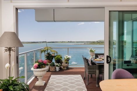 Photo of property in 72 Devonport Road, Tauranga, 3110