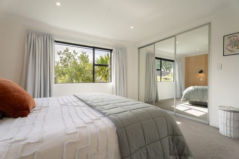 Photo of property in 8 Hillview Crescent, Paparangi, Wellington, 6037