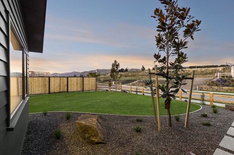 Photo of property in 6 Lake Mckay Drive, Luggate, 9382
