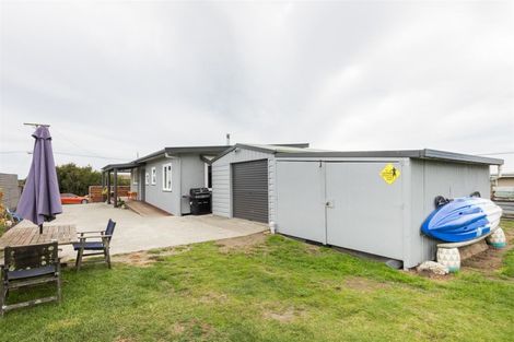 Photo of property in 39 Punga Street, Tangimoana, 4822