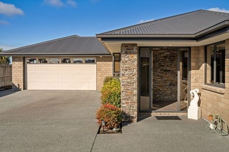 Photo of property in 16 Gilchrist Place, Kaiapoi, 7630