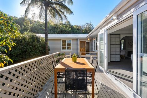 Photo of property in 10 Tui Terrace, Tawa, Wellington, 5028