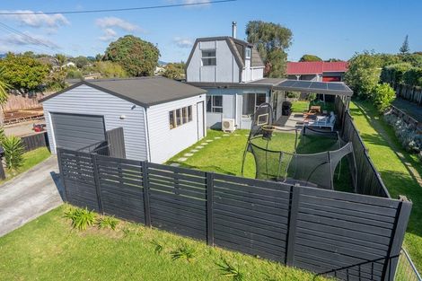 Photo of property in 30 Rangihiroa Street, Waikanae Beach, Waikanae, 5036