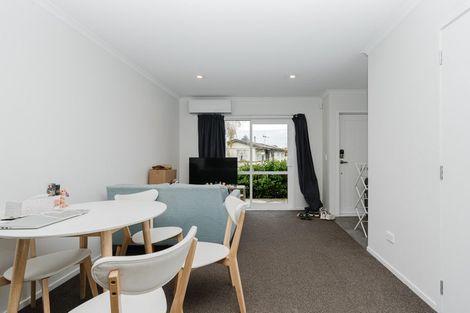 Photo of property in 2/10 Burrows Place, Frankton, Hamilton, 3204