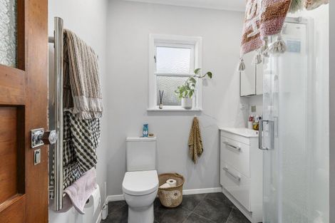 Photo of property in 168 Sutherland Road, Lyall Bay, Wellington, 6022