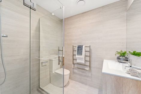 Photo of property in 8/218 Lake Road, Northcote, Auckland, 0627