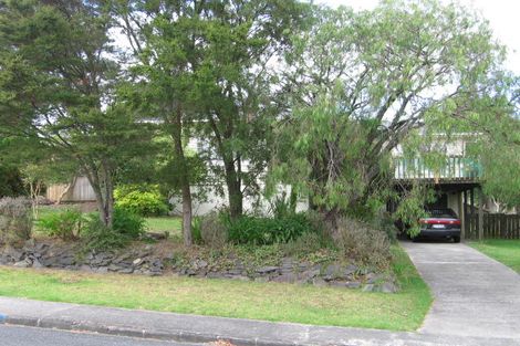 Photo of property in 32 Barron Drive, Green Bay, Auckland, 0604