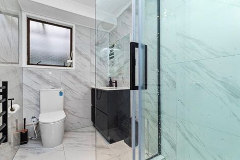 Photo of property in 8 Angeline Place, Massey, Auckland, 0614