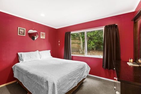 Photo of property in 16 Kearney Place, Massey, Auckland, 0614