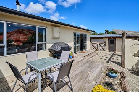 Photo of property in 104 Renown Road, Raumati South, Paraparaumu, 5032