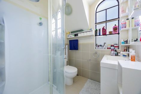 Photo of property in 21 Tyrico Close, Unsworth Heights, Auckland, 0632