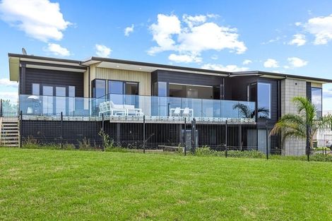 Photo of property in 46 Maka Terrace, Orewa, 0931