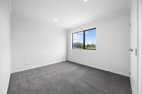 Photo of property in 115 Otuwairoa Esplanade, Opaheke, 2113