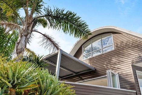 Photo of property in 306 Ocean Road, Whangamata, 3620