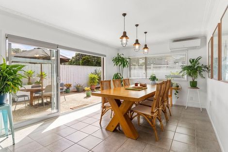 Photo of property in 55 Matipo Road, Te Atatu Peninsula, Auckland, 0610