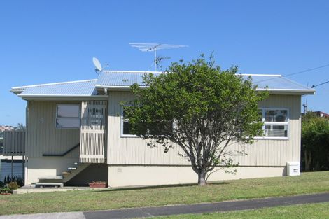 Photo of property in 10a Scarboro Terrace, Murrays Bay, Auckland, 0630