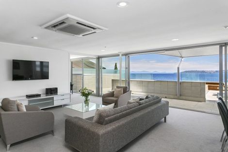 Photo of property in 225 Lake Terrace, Waipahihi, Taupo, 3330