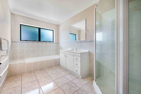 Photo of property in 2 Oakwood Place, Pukekohe, 2120