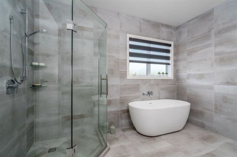 Photo of property in 12 Walter Ruddock Avenue, Kumeu, 0810