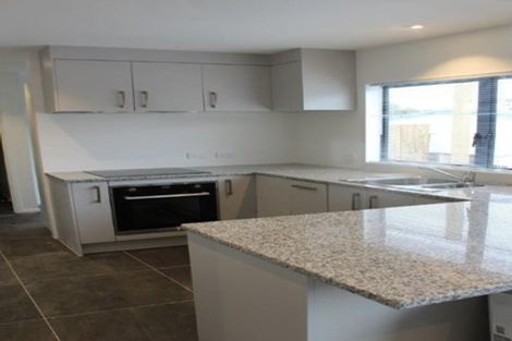 Photo of property in 2 Ware Place, Pakuranga Heights, Auckland, 2010